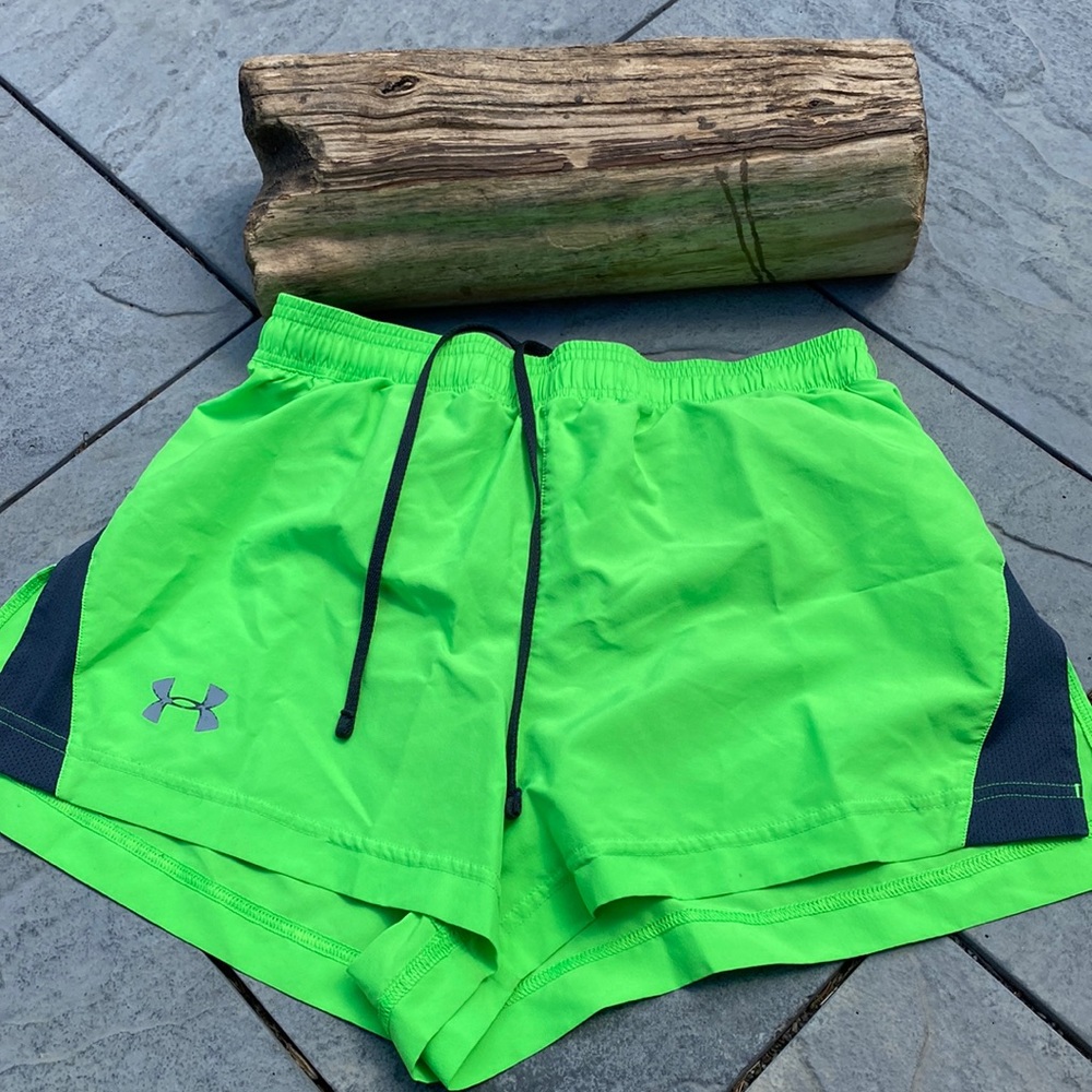 Under Armour. Size- Medium. Fitted. Heat gear.